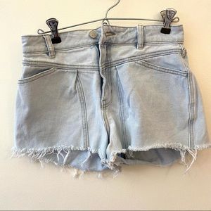 PacSun mom shorts high waist light wash pleated front frayed hem size 25